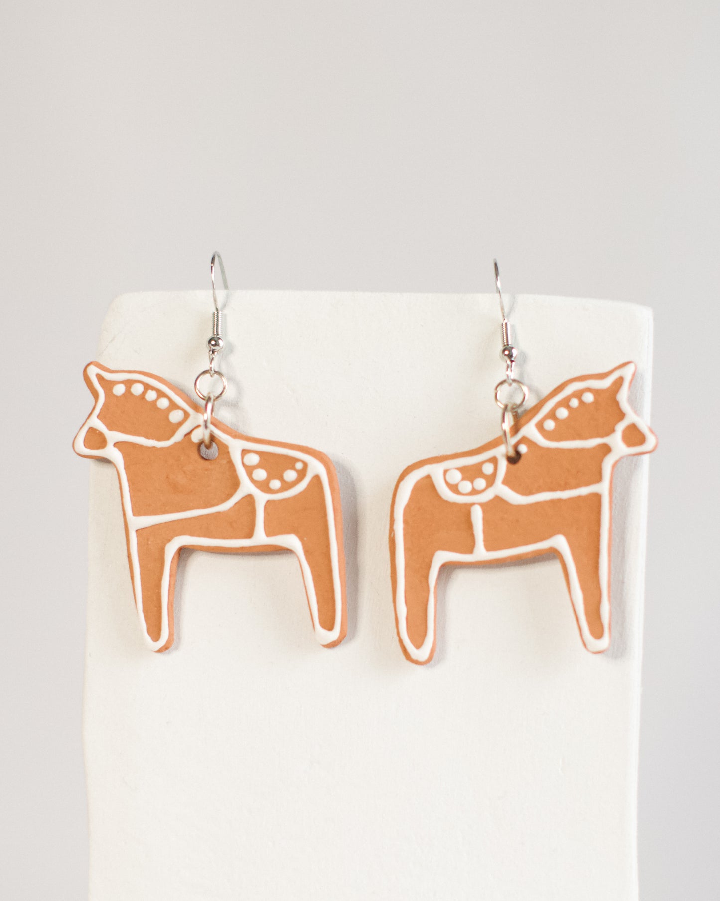 Ceramic gingerbread earrings, Dalarna horse